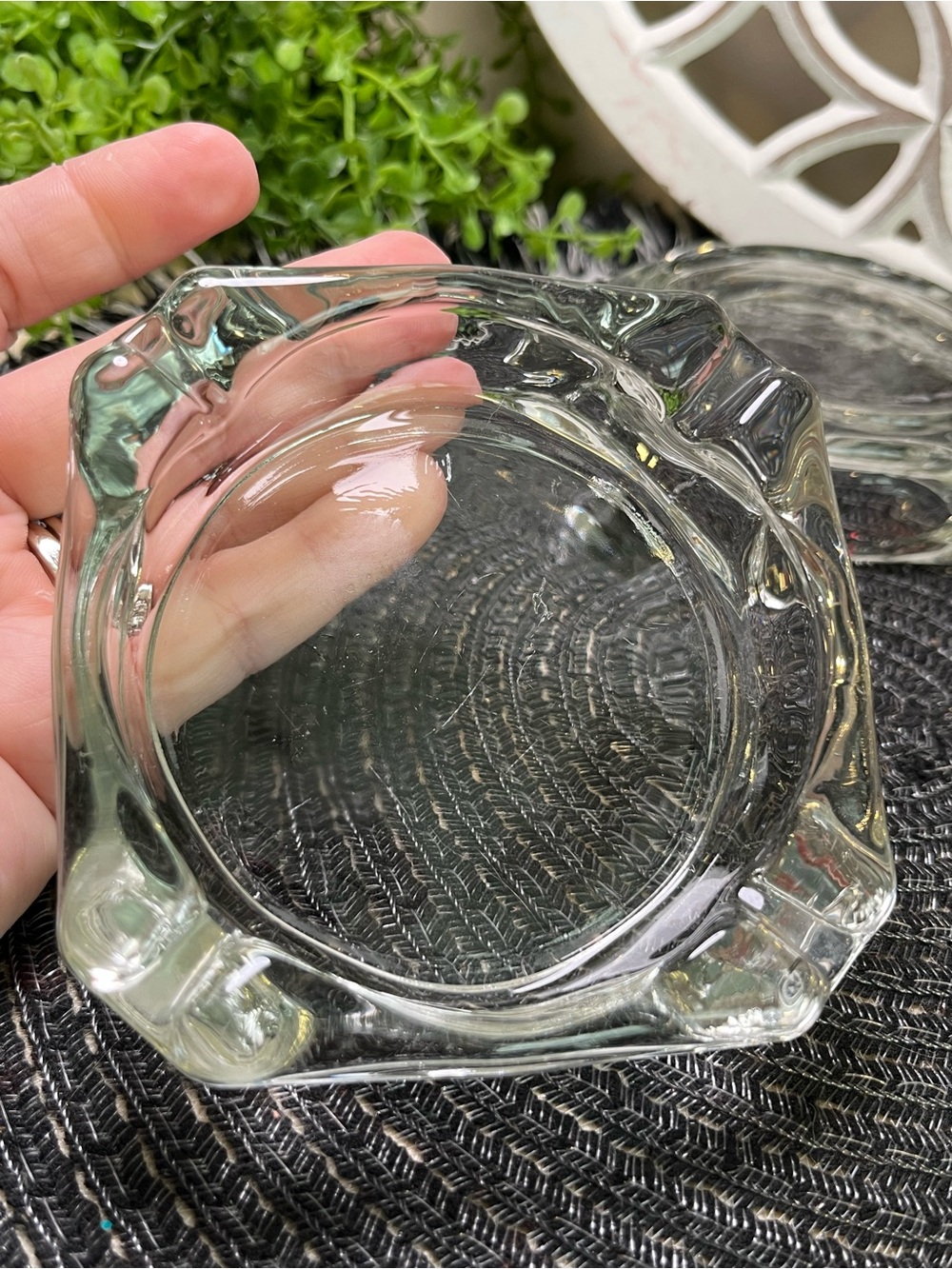 Set of Three Clear Glass Ashtray’s - Classic Round and Square Designs - Picture 9 of 12